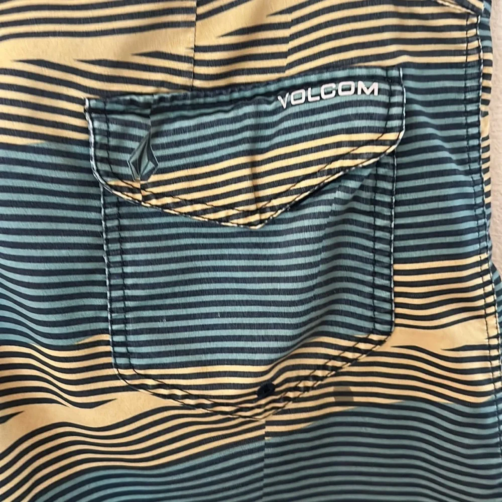 Volcom BoardShorts - Picture 5 of 7